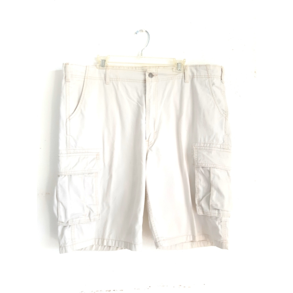 NWOT LEVIS MEN SHORT